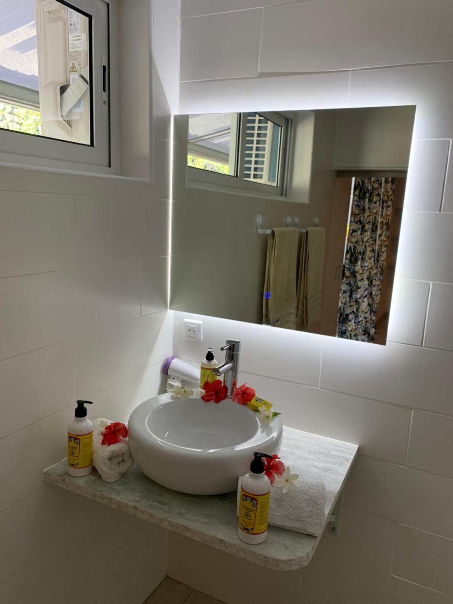 A Tomo Mai Homestay, Close To Airport, Private Bathroom Free Parking And Wifi With High Connection And Breakfast Optional Faaa Buitenkant foto