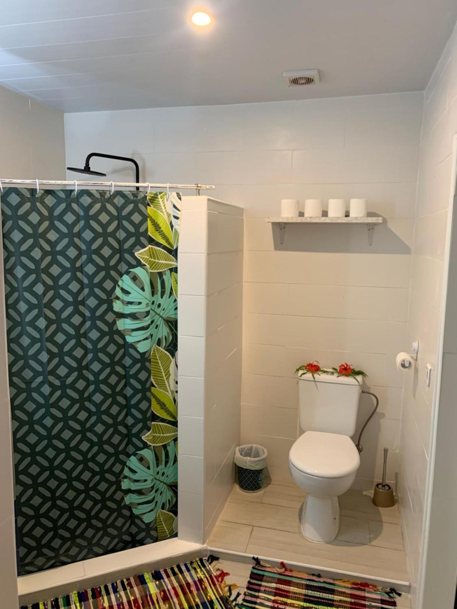 A Tomo Mai Homestay, Close To Airport, Private Bathroom Free Parking And Wifi With High Connection And Breakfast Optional Faaa Buitenkant foto