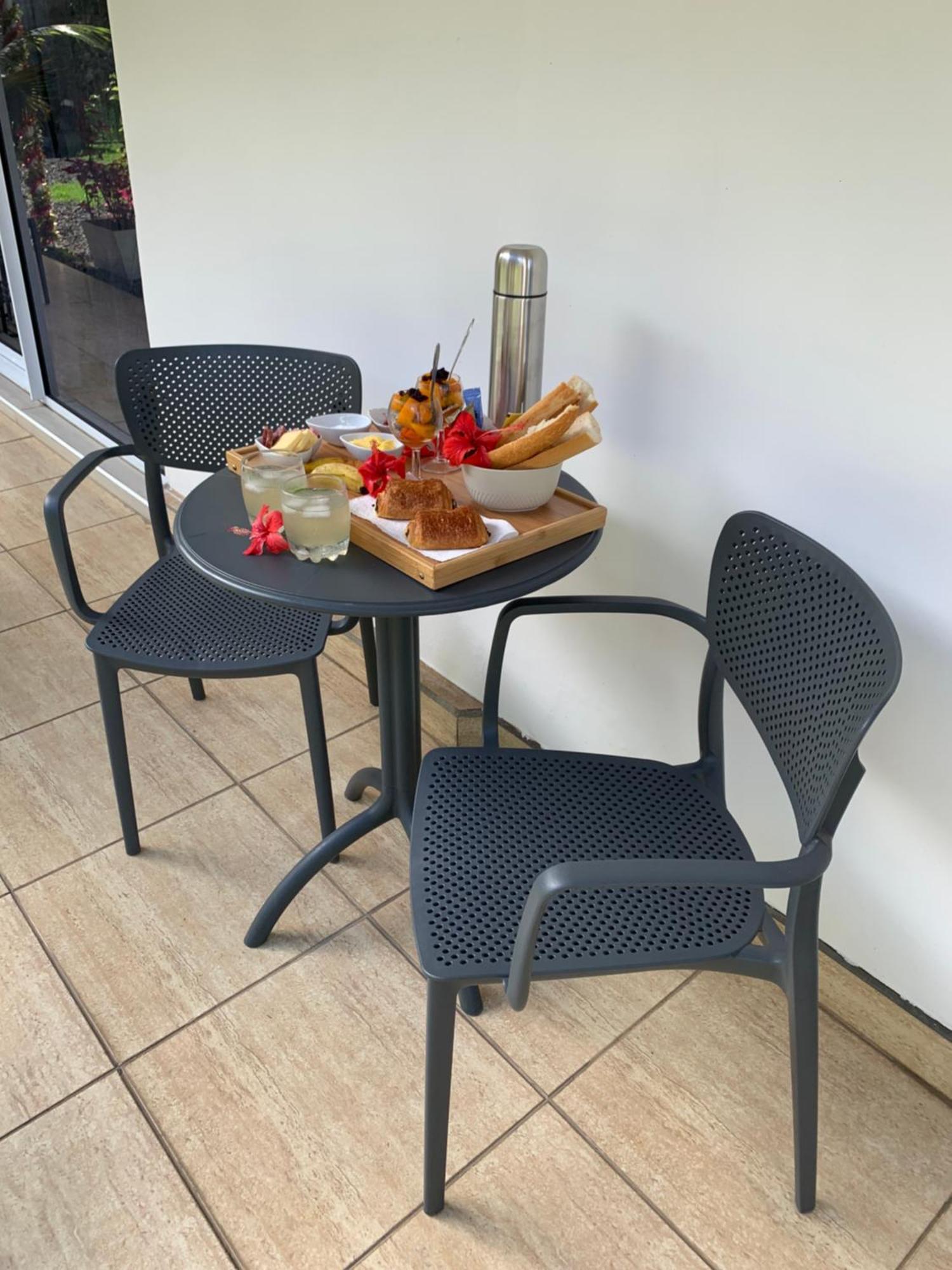 A Tomo Mai Homestay, Close To Airport, Private Bathroom Free Parking And Wifi With High Connection And Breakfast Optional Faaa Buitenkant foto
