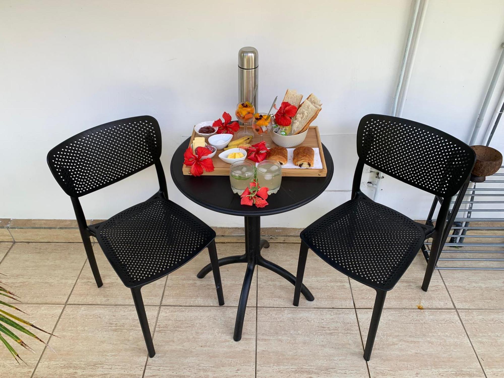 A Tomo Mai Homestay, Close To Airport, Private Bathroom Free Parking And Wifi With High Connection And Breakfast Optional Faaa Buitenkant foto